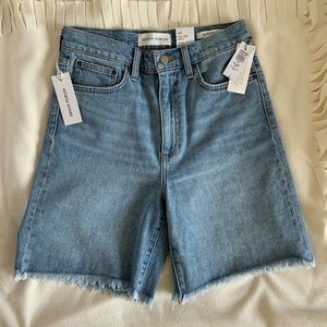 NWT Aritzia/Denim Forum - The '50s Arlo Long Short (Size 28)